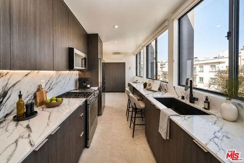 Photo of 145 S Maple Drive #401, Beverly Hills, CA 90212 (MLS # 26849663)