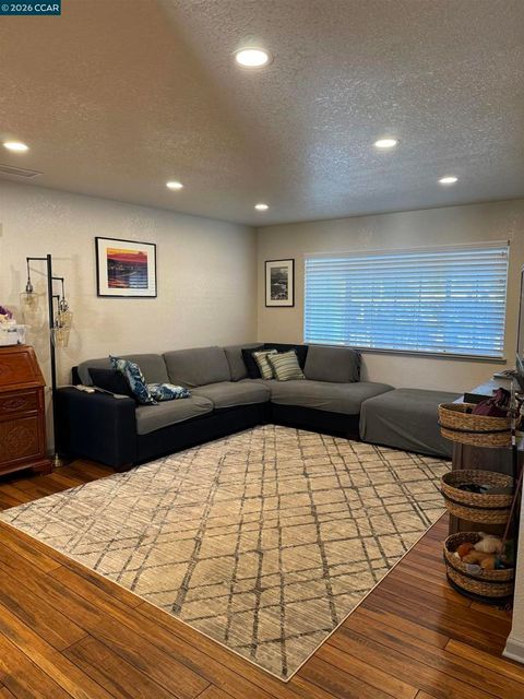 Photo of 524 Ruth Way, Livermore, CA 94550 (MLS # 41136652)
