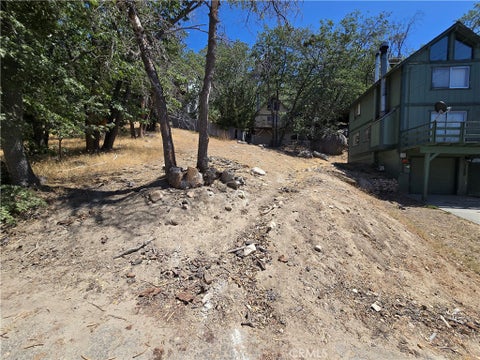 Photo of 33460 Lakeview Dr, Running Springs, CA 92382 (MLS # CV26181021)