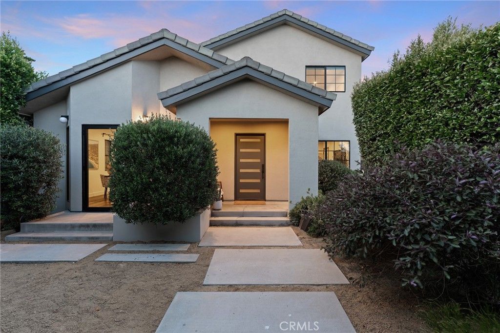 Photo of 4036 Moore St ST, Los Angeles, CA 90066 (MLS # SR26116336)