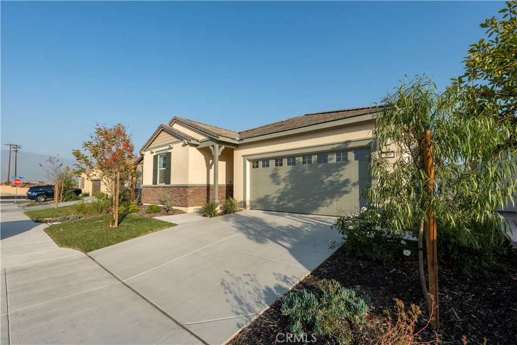 565 Hudson Way