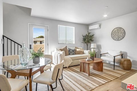 Photo of 10035 S Western Avenue #2, Los Angeles, CA 90047 (MLS # 26659293)
