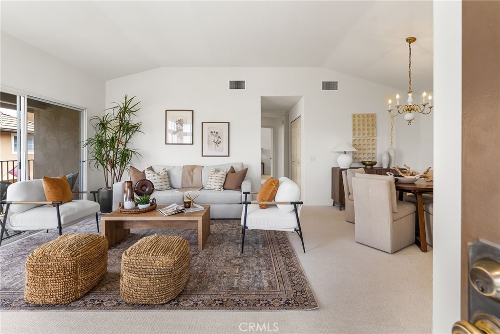 8123 E Oak Ridge Circle