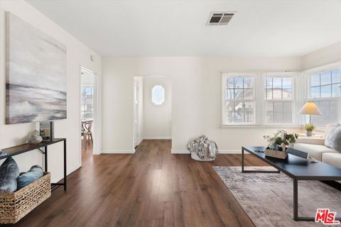 Photo of 10910 S Burl Avenue, Inglewood, CA 90304 (MLS # 25544953)