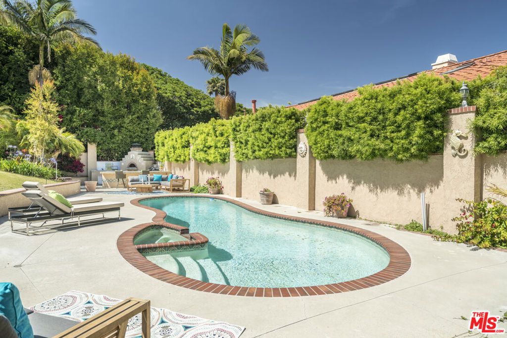 Photo of 7036 Grasswood Avenue, Malibu, CA 90265 (MLS # 25599615)