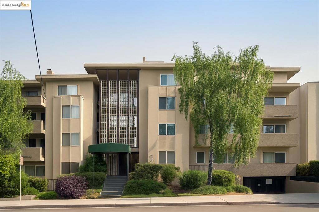 OAKLAND - Residential