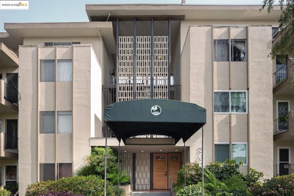 Photo of 360 Vernon St #216, Oakland, CA 94610 (MLS # 41115425)