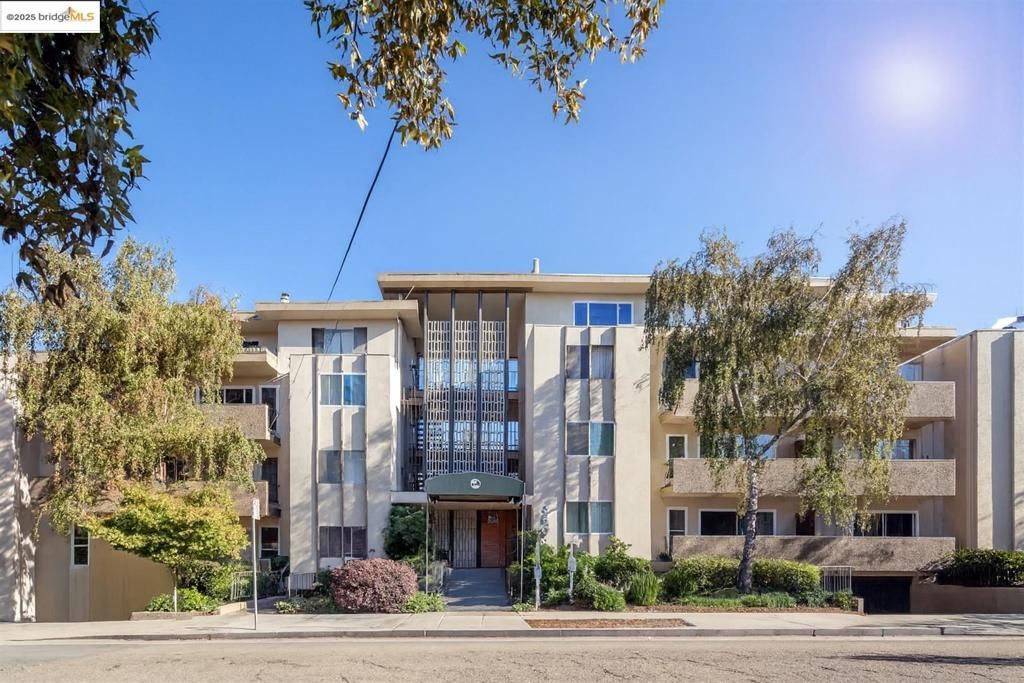 Photo of 360 Vernon St #216, Oakland, CA 94610 (MLS # 41115425)