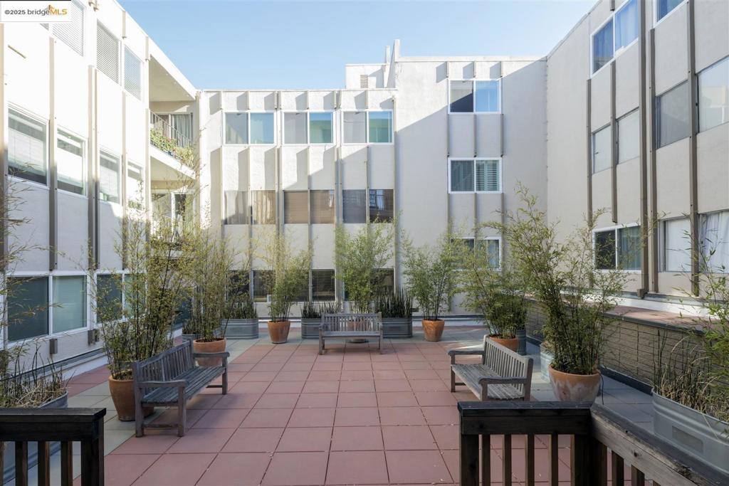 OAKLAND - Residential