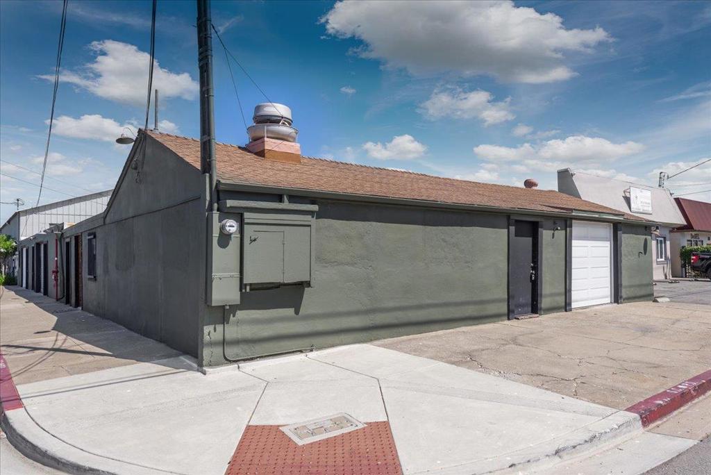 1443 Bayport Avenue