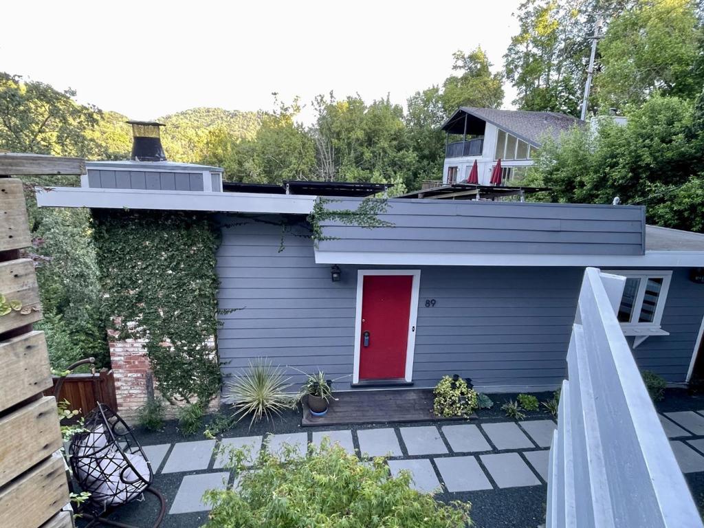 89 Frustuck Avenue