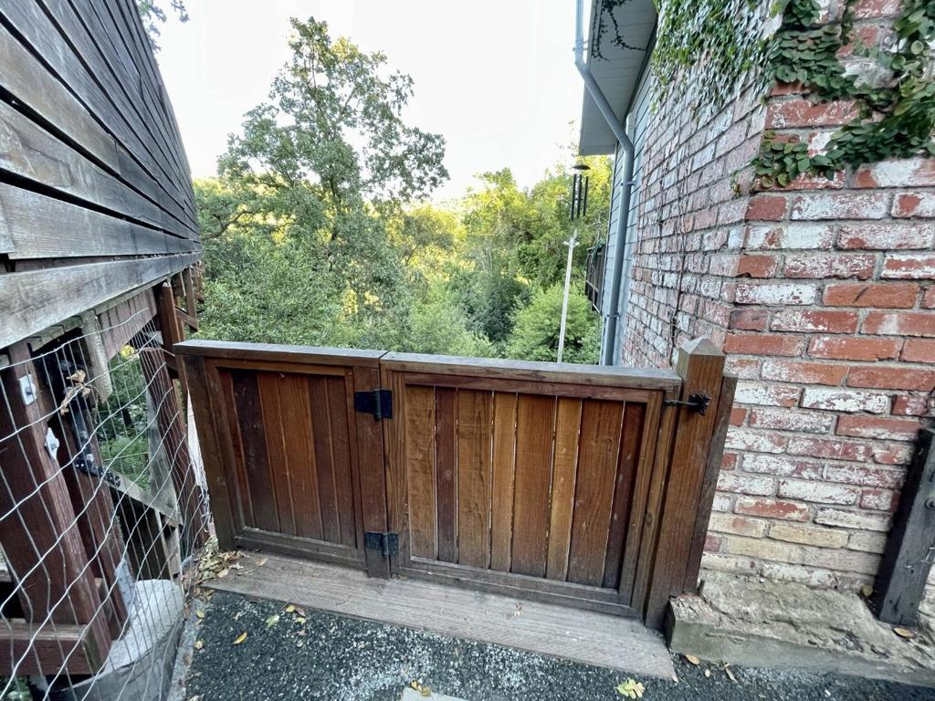 89 Frustuck Avenue