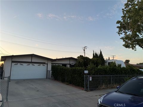 Photo of 38983 Deer Run Road, Palmdale, CA 93551 (MLS # CV26096138)