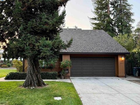 Photo of 10191 Yoshino Pl Pl, Cupertino, CA 95014 (MLS # 41117488)