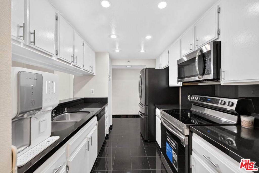 600 W 9th Street 913