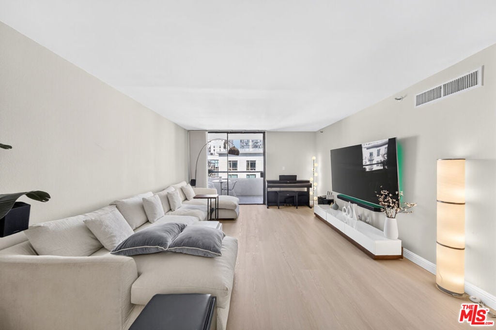 600 W 9th Street 913