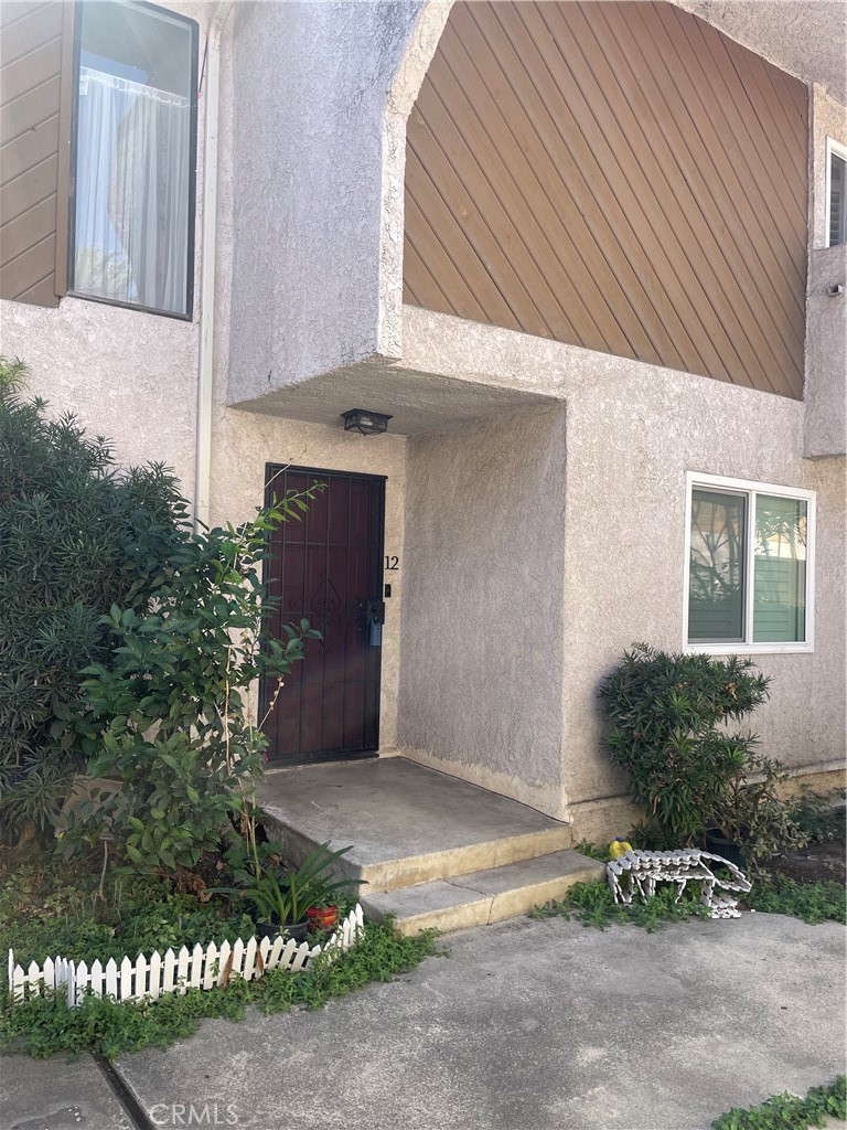 Well maintained 3-bedroom 3 bath home in a quiet and safe neighborhood near shops and restaurants. In a very good school district. Pool and tennis count in walking distance I-10 and I-710 freeway nearby. This home is priced below market and will not last.