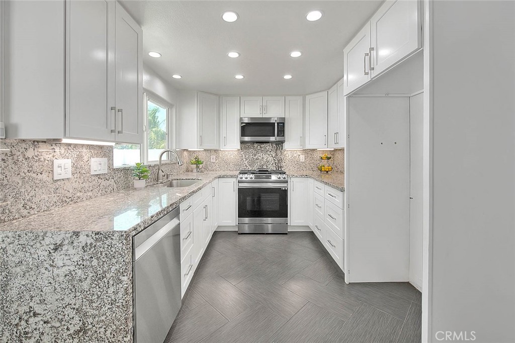 28399 Ashford Court