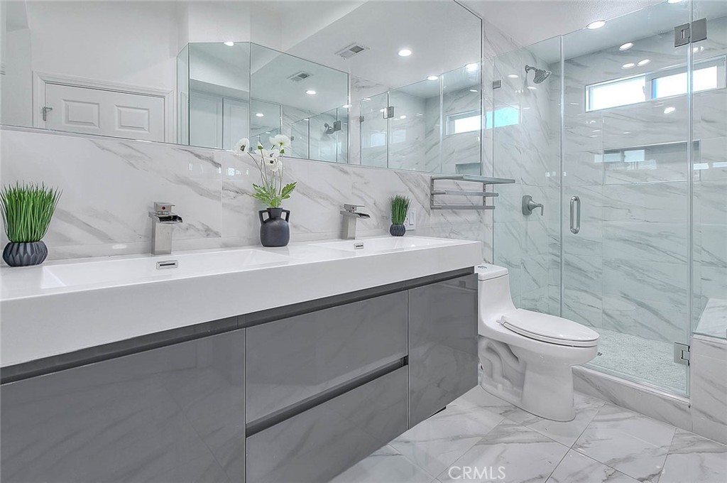 28399 Ashford Court