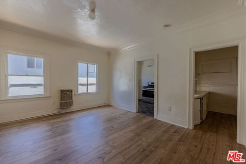 Photo of 946 S Burlington Avenue #212, Los Angeles, CA 90006 (MLS # 26836941)