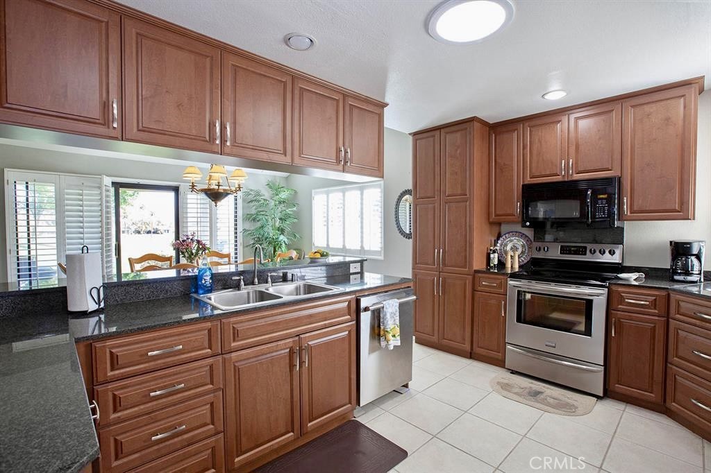 Palm Valley CC (32420) - Residential Lease