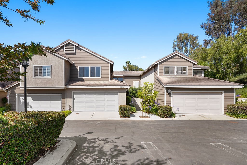 Welcome to 25411 Sutton Lane, a charming condo-townhouse nestled in the heart of the desirable Laguna Niguel community. This delightful residence features 2 spacious bedrooms and 2.5 well-appointed bathrooms, offering a comfortable and convenient living experience.
Step inside to discover an inviting open floor plan that seamlessly connects the living, dining, and kitchen areas, creating an ideal space for both entertaining and everyday living. The large windows throughout the home ensure an abundance of natural light, enhancing the warm and welcoming atmosphere.
The kitchen is equipped with modern appliances and ample cabinetry, perfect for culinary enthusiasts. The adjacent dining area provides a lovely setting for meals with family and friends. A cozy living room offers a relaxing space to unwind, complete with access to a private outdoor patio where you can enjoy Southern California's beautiful weather.
The primary bedroom suite includes a generous closet and a private en-suite bathroom, ensuring a perfect private retreat. The second bedroom is equally spacious, with easy access to the additional full bathroom. A convenient half bath is located on the main floor for guests.
Located in a community that offers various amenities, this home provides both comfort and lifestyle. Its prime location offers close proximity to shopping, dining, and recreational opportunities, making it an ideal choice for those seeking a perfect blend of convenience and tranquility.
Don't miss the opportunity to make this charming condo-townhouse your new home!