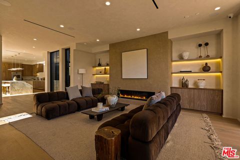 Photo of 923 Milwood Avenue, Venice, CA 90291 (MLS # 25629037)