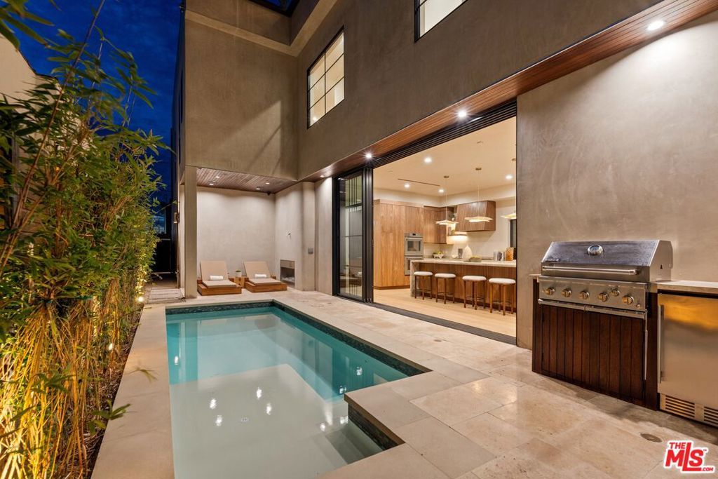 Photo of 923 Milwood Avenue, Venice, CA 90291 (MLS # 25629037)