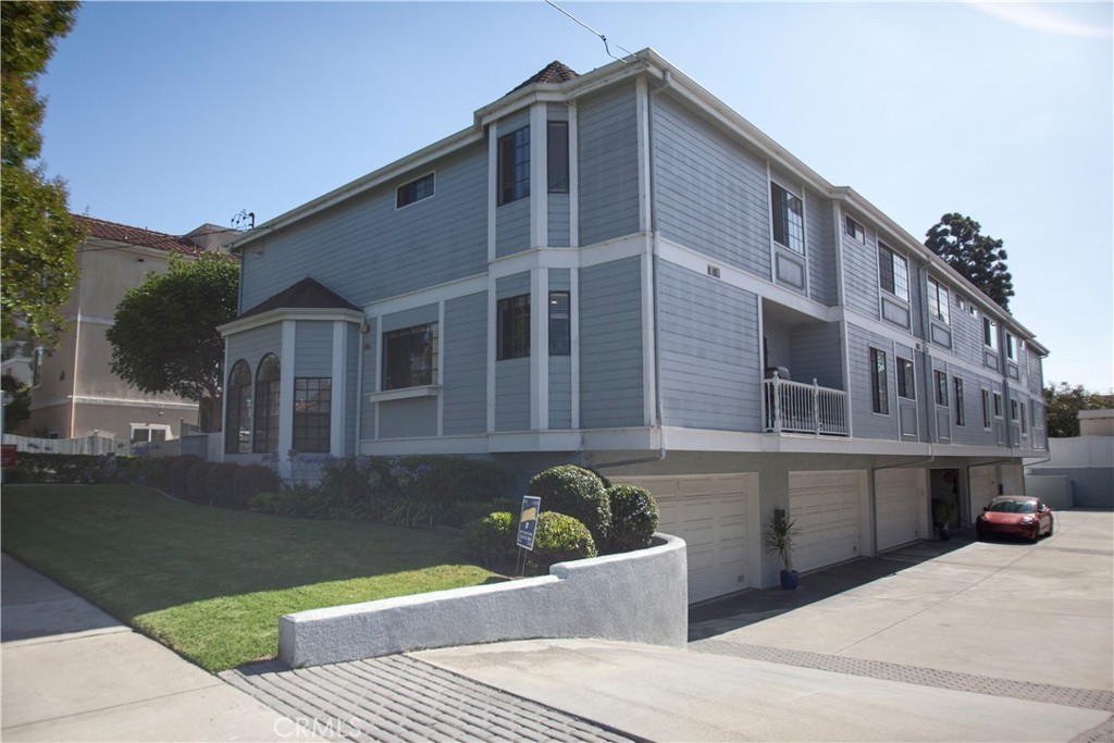 121 4 S Juanita