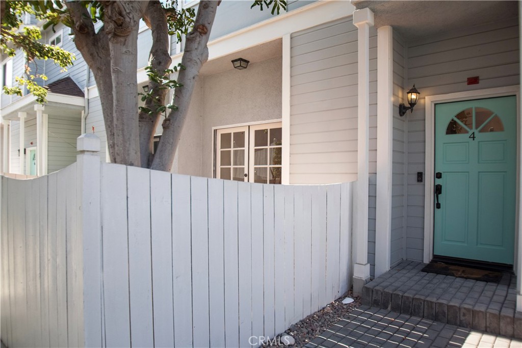 121 4 S Juanita