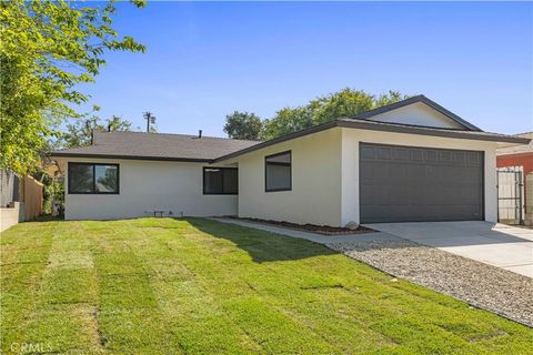 Photo of 12948 Phillippi Avenue, Sylmar, CA 91342 (MLS # SR26094733)