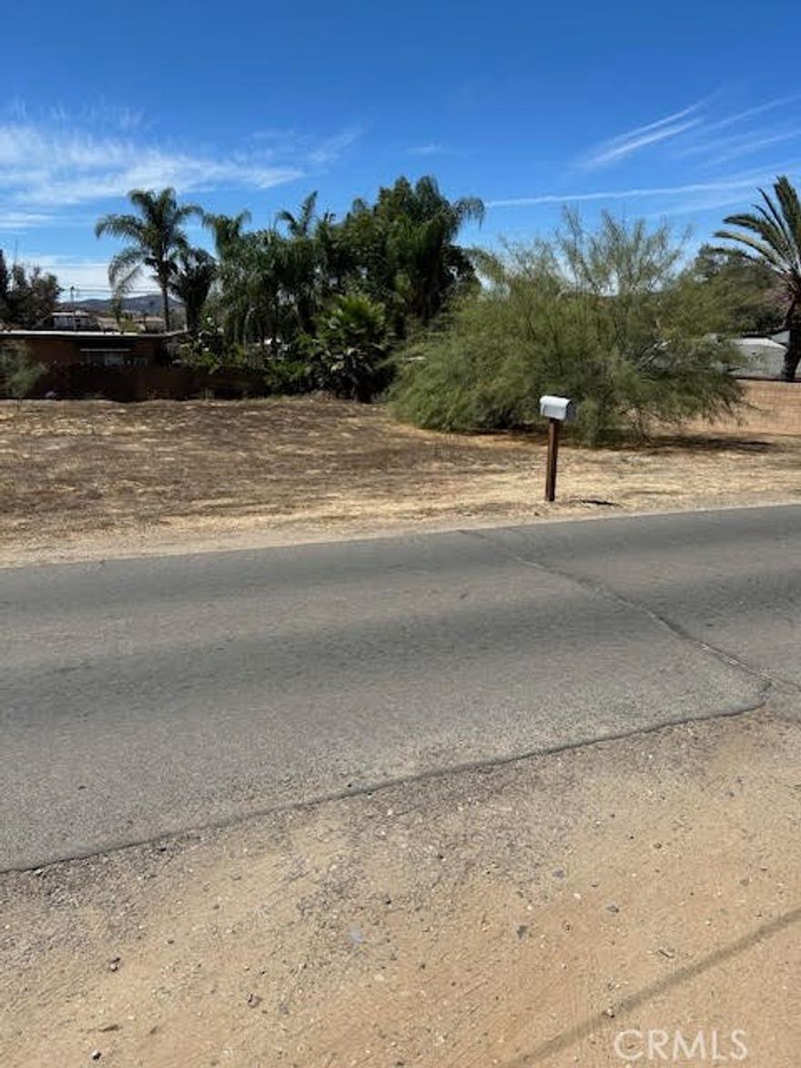 Lot located in Quail Valley. The one next door is also for sale.