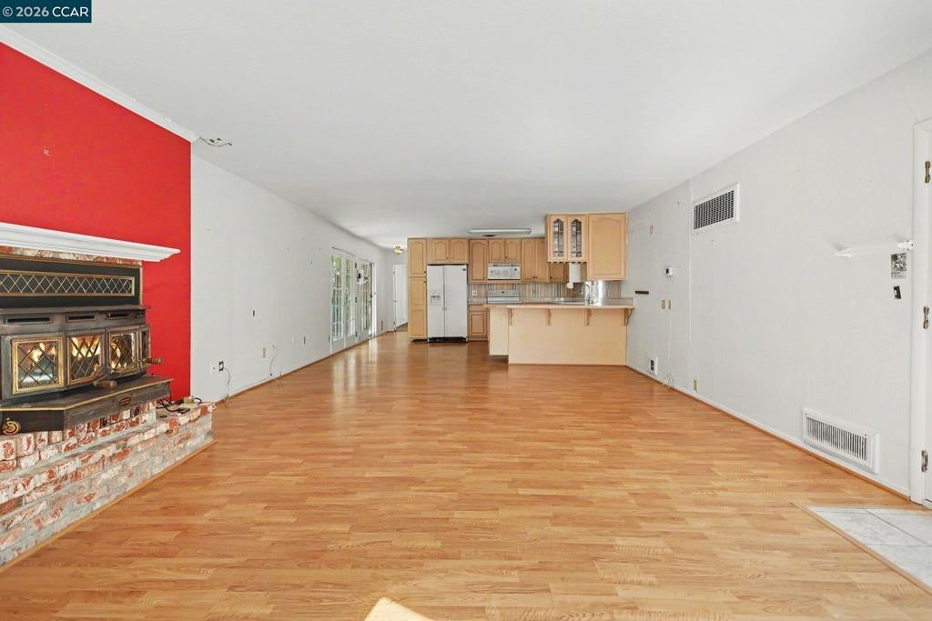 401 Mayhew Way