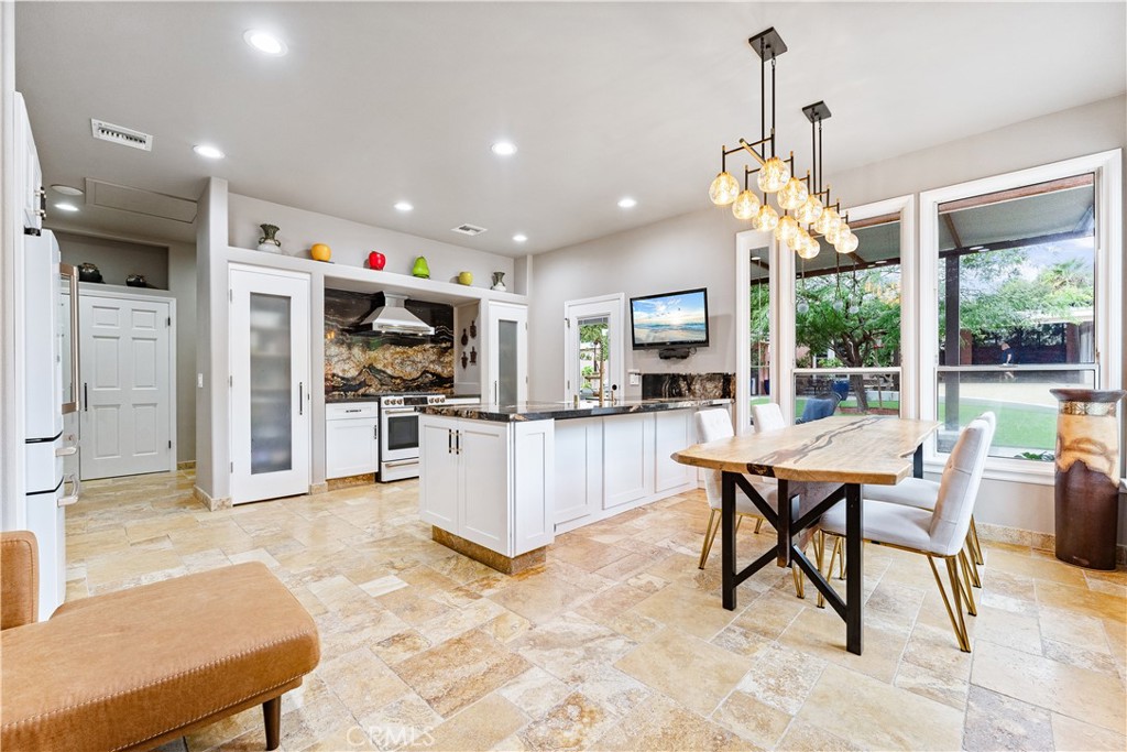 Properties 2 11431 Clybourn Avenue