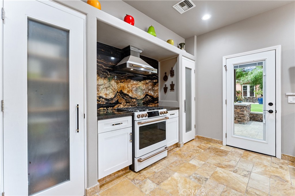 Properties 4 11431 Clybourn Avenue