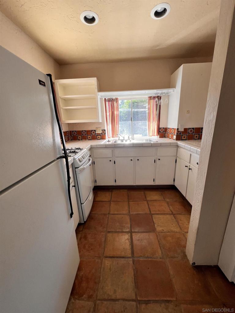1225 E Buena Vista Drive