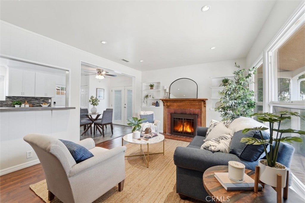 11937 S La Cienega
