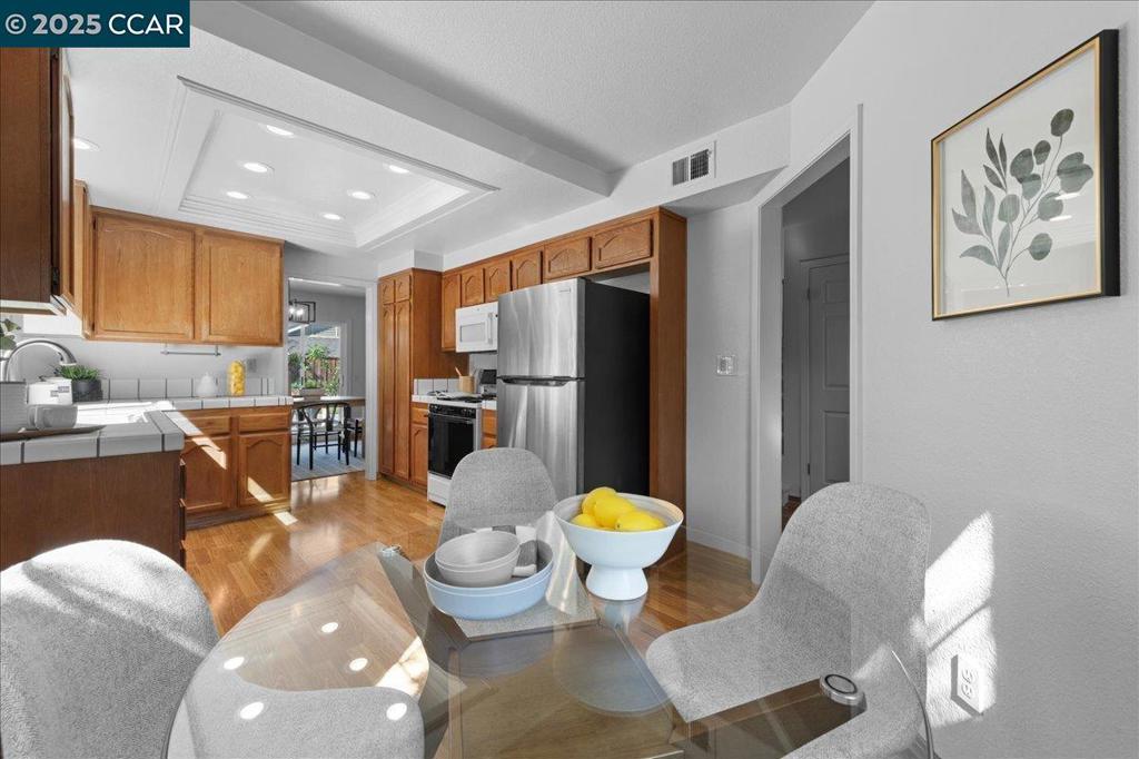 MEADOW CREEK - Residential