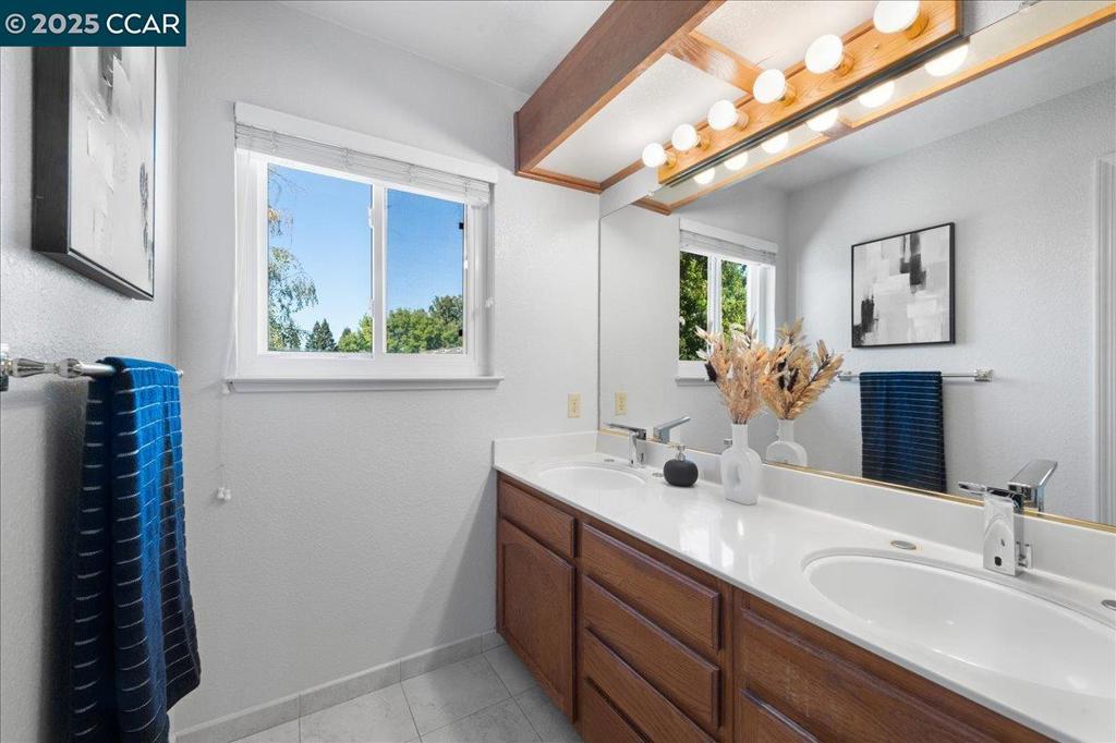 MEADOW CREEK - Residential