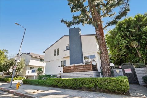 Photo of 12390 Chandler Boulevard #J, Valley Village, CA 91607 (MLS # SR26060187)