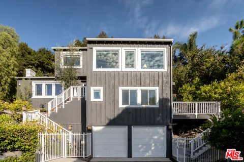 Photo of 3835 Fairway Avenue, Studio City, CA 91604 (MLS # 26669321)