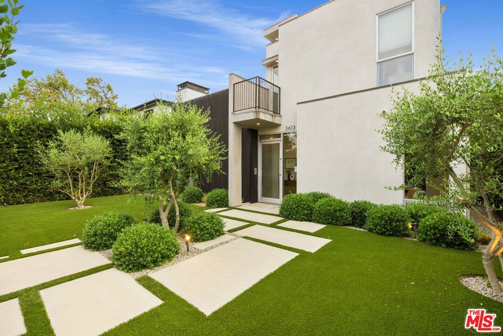 3613 Redwood Avenue, Los Angeles CA 90066
