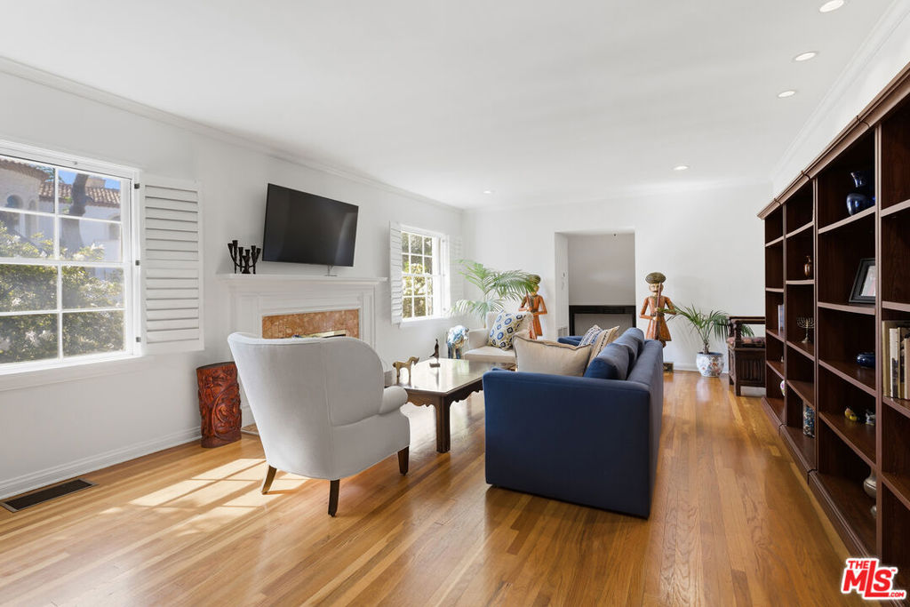 172 S Woodburn Drive