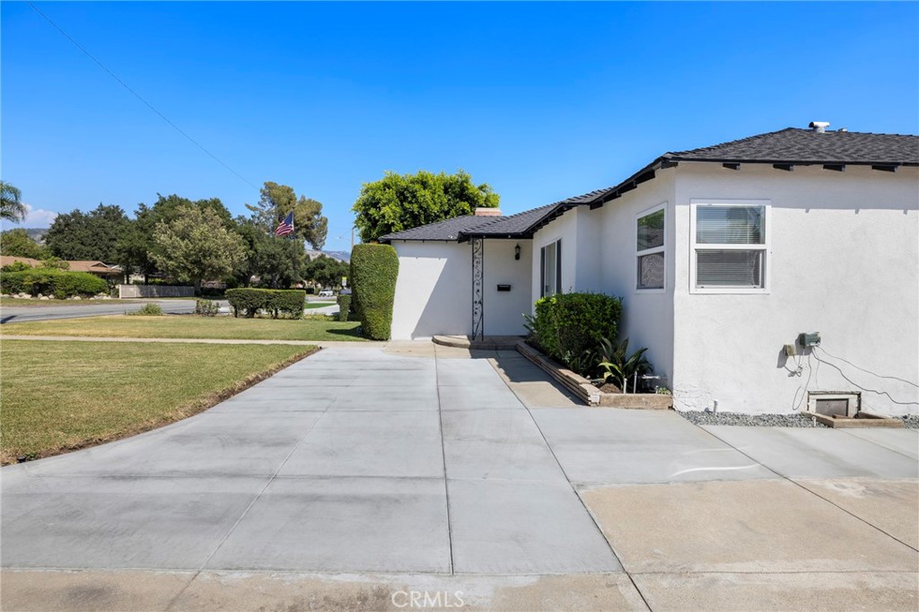 720 E Foothill
