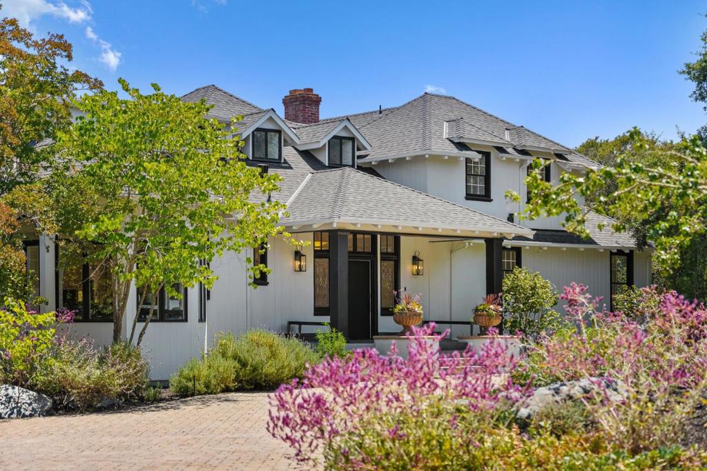 1142 Moore Road