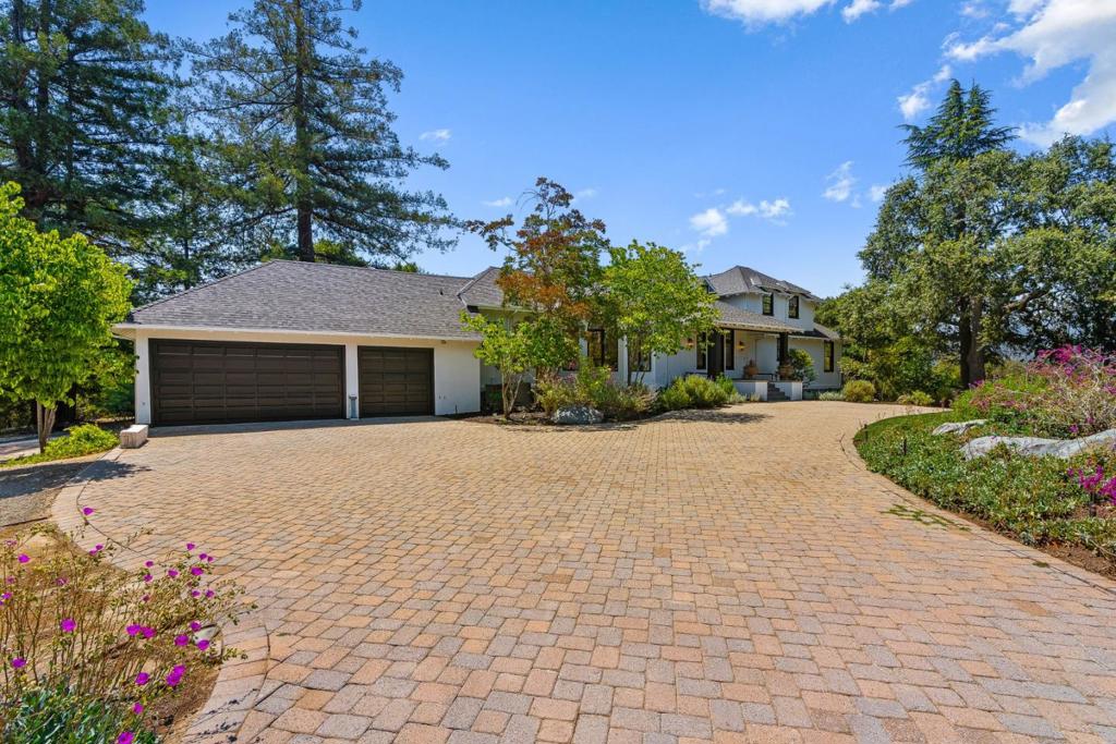 1142 Moore Road