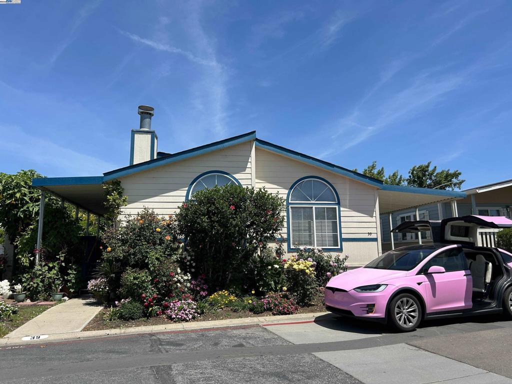 Beautifully maintained 3-bedroom, 2-bathroom home, offering 1,350 sq. ft. of inviting living space. Built in 1999, this home is nestled in the highly desirable Adobe Wells Mobile Home Park—a premier all-age community known for its peaceful atmosphere and outstanding amenities. Enjoy access to a clubhouse, pool and spa, fitness center, game room, basketball court, and walking trails—perfect for relaxing or staying active without leaving your neighborhood. Located in Sunnyvale, you’re just minutes from major tech campuses including Google, LinkedIn, Amazon, and Apple. For shopping and dining, you're close to Rivermark Plaza, Santa Clara Square, and Mercado Shopping Center. Plus, you’re just a quick drive to Levi’s Stadium and have easy access to Highways 101, 237, and 85 for smooth commuting.