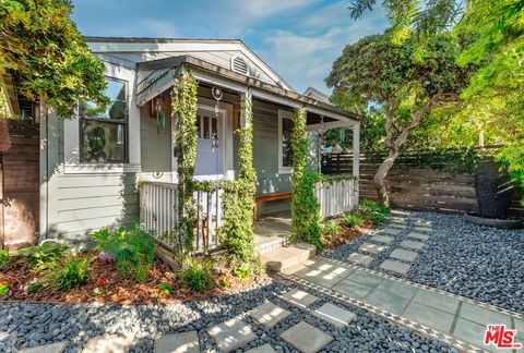 1016 Oakwood Avenue Venice CA 90291