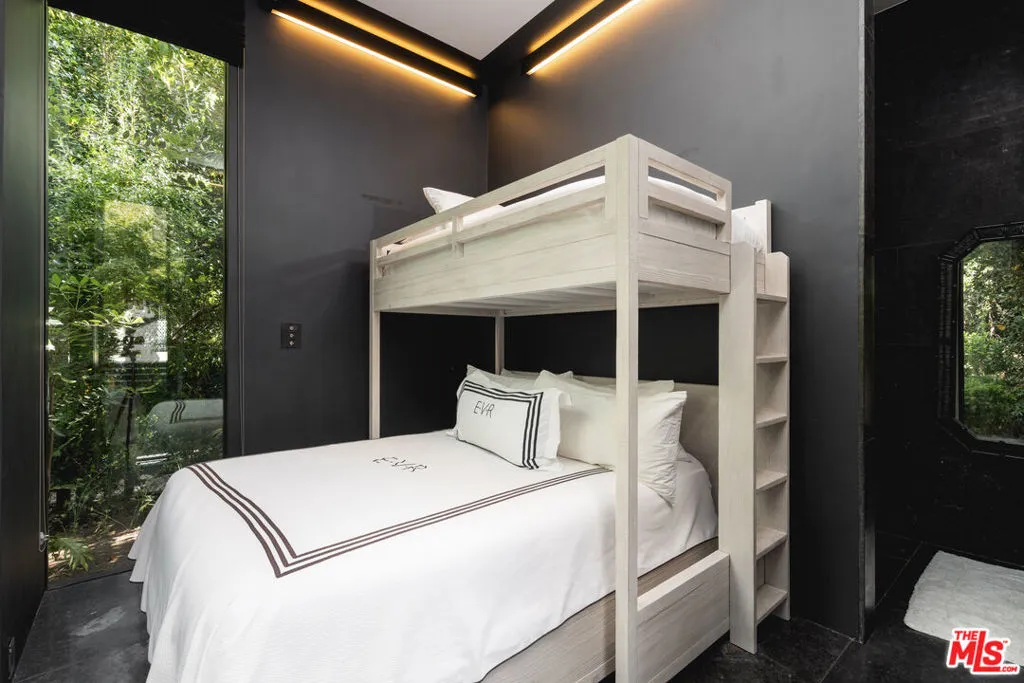 Santa Barbara, California 93108, United States, 3 Bedrooms Bedrooms, ,2 BathroomsBathrooms,Residential,Active,202747