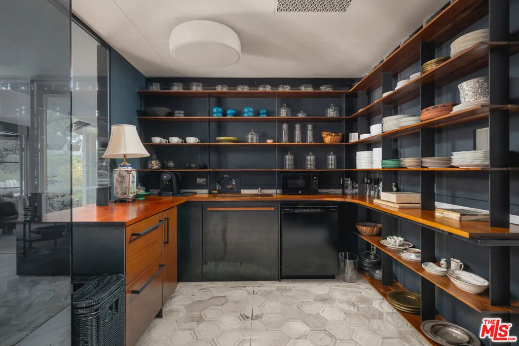 Santa Barbara, California 93108, United States, 3 Bedrooms Bedrooms, ,2 BathroomsBathrooms,Residential,Active,202747